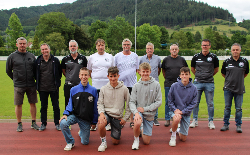 hinten v.l.: Paul Fischer, Frank Matt, Sascha Doss, Andreas Liesch, Klaus Grönert, Klaus Tränkle, Wolfgang Schmid, Mike Bork, Jürgen Philipp vorne v.l.: Dion Hämmerle, Till Feißt, Tom Schwendemann, Julian Wußler