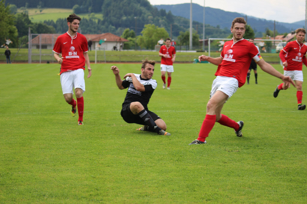 Ralf Kammerer hat sich gegen Matthias Schilli (links) und Stefan Allgaier (rechts).