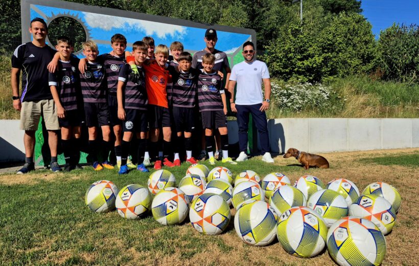Ballspende an D-Junioren